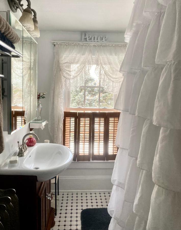 The Bella Ella Bed And Breakfast Canandaigua Eksteriør bilde