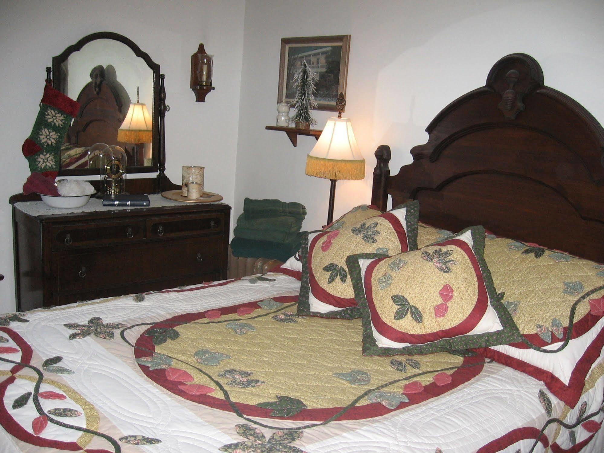 The Bella Ella Bed And Breakfast Canandaigua Eksteriør bilde